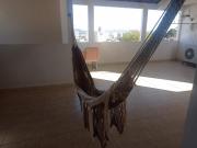 Studio na area central com ar condicionado, banheiro privado