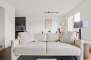 Bellevue 1BR w Gym Roof Lounge easy commute SEA-299