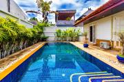 Recommend a warm Thai style private swimming pool villa with convenient traffic and living, walking 700 meters to the the beach