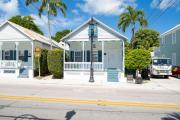 Just steps to Duval- Sleeps 10- Heated Pool House