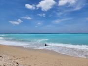 Beachfront Apartment, Quiet 4 Beds, 1 Bath, AC, Wi-Fi, Hot Water, in Paraiso near Los Patos