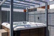 Exclusive House with Canadian Hot Tub