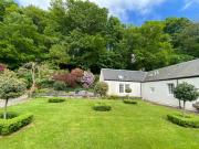 Spacious cottage - walk to Crieff