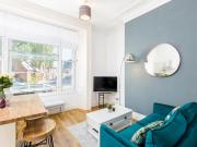 Central Leamington Spa 2 Bed Flat with Parking - Pass the Keys