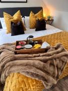 *BRAND NEW* Luxury Country Lodge