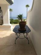 Gorgeous beachfront property with stunning sea views & garden