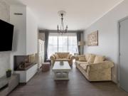 Modern Villa w Private Yard Modern Villa w Private Yard