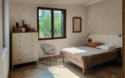 grande chambre dans maison en garrigue nîmoise