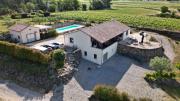 Maison cosy avec piscine privée, vue 360 panoramique