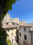 RÉNOVÉ, vue SUR Palais des Papes, terrasse et WIFI TROISIEME ETAGE