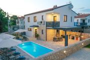 Villa Kaoru brand new Villa with a heated swimming pool