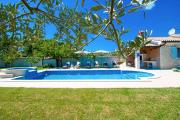 Charming Villa with Pool and Jacuzzi Charming Villa with Pool and Jacuzzi