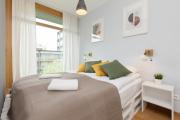 Cozy & Sunny Studio for 4 Guests Kolejowa Warsaw by Renters