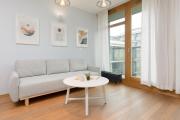 Cozy & Sunny Studio for 4 Guests Kolejowa Warsaw by Renters