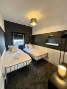 Large five bedroom home with parking, sleeps 11!