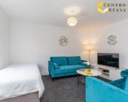 Ethel - Walk to Northampton Gen Hospital, Town Centre, Cafes, Pubs & Restaurants- Fast Wifi, Free Parking, SmartTV with Netflix by Centro Stays Ethel - Walk to Northampton Gen Hospital, Town Centre, Cafes, Pubs & Restaurants- Fast Wifi, Free Parking, SmartTV with Netflix by Centro Stays