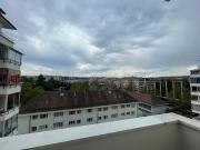 Lachenal, centre, balcon avec vue chateau