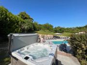 La Villa en Loire, avec Jacuzzi 6 places, Piscine chauffée, boulodrome, salle de jeu, 6 Chambres, vue Loire, 350M2