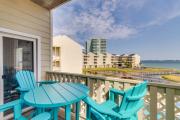 Bayfront Pensacola Beach Condo with Pool and Elevator