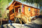 New Serene, Fun & Comfy Cabin- Covered Deck, Grill, Arcade