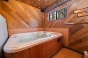 Avalon Retreat - A well-furnished cabin with a pool table and a Hot Tub!