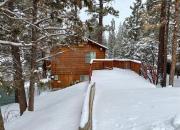 Harrisons Hanger - Cozy cabin with a fairly nice view of the tree line! Wood burning fireplace!