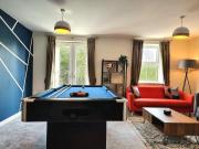 3-Bedroom Home with Pool Table, Garden, Balcony & Parking - Leicester