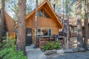 Moonridge Hideaway -Adorable, picture perfect cabin with a beautiful fireplace!