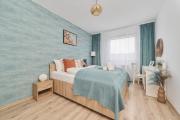 Family Apartment Kamienna with Balcony 1,5 km to Wroclavia by Renters