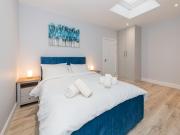 Brand-New Trendy 2BR in the Vibrant Town Centre - Pass the Keys