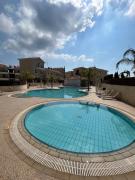 Top Paralimni