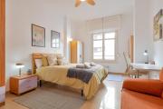 C10 Spacious 5 Bedroom in Soho