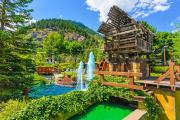 Romannas all-season getaway at Icicle Village with pool and hot tub