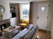 Cosy cottage with vineyard view near Goodwood Chichester Cosy cottage with vineyard view near Goodwood Chichester