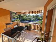 T3 rénové 49m², centre-ville Cavalaire-sur-Mer, plages à pied, clim, terrasse, parking sous-sol - FR-1-100-278