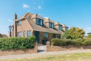 Lush & Spacious 3BD House - East Brighton Lush & Spacious 3BD House - East Brighton