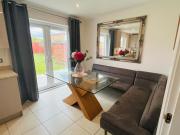 3BR-Sleeps 6 -Walk to Etihad & AO Arena