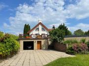Spacious 3 bedroom house with heated pool Spacious 3 bedroom house with heated pool