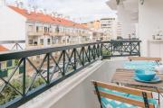 1 Bedroom Beach Apartment with Balcony 2 min walk to the beach!