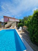 Holiday Home Villa Kate, with a private swimming pool and garden
