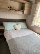 Beautiful caravan in Trecco Bay! 74 sycomore