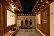 Luxury Hanok Mirror Courtyard