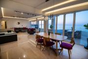 Lost in the view, Luxury Apartment with Seaview