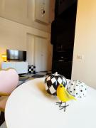 Wonderland Apartment in Milan shopping area, AC, Wifi and Subway