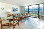 Deluxe Panoramic Mountain View Condo - 37th Floor, Free parking & Wifi condo