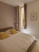 2 pièces dans le centre avec petite terrasse 3***