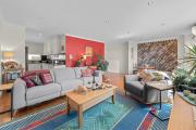 StayCentral - Tranquil Spacious Townhouse
