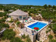 Island Getaway - Heritage House