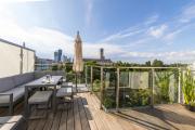 SkyLine Apartment mit Terrasse close to Lakes