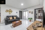 Wonderful 2BR home, w comfy sofa, SMART TV & WIFI by 360 Estates